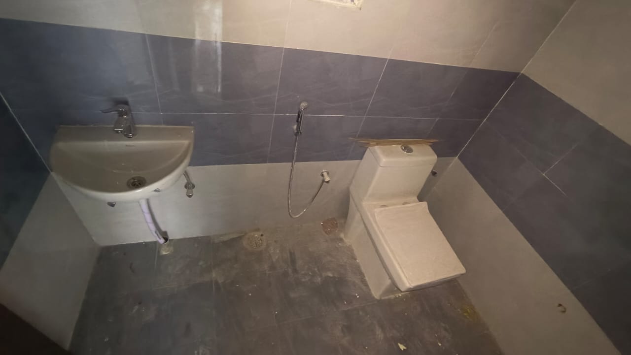 Unfurnished 3bhk in Sixmile for Rent